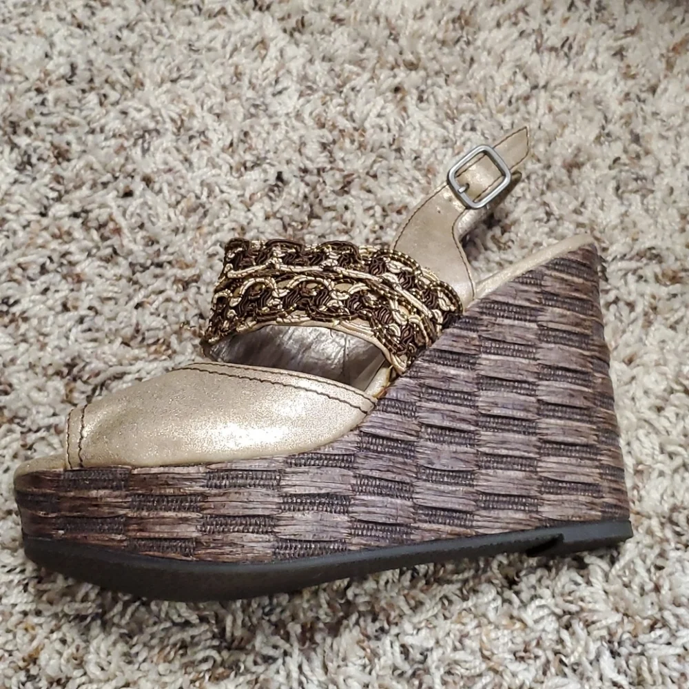 BKE Bronze Shimmer Wedges